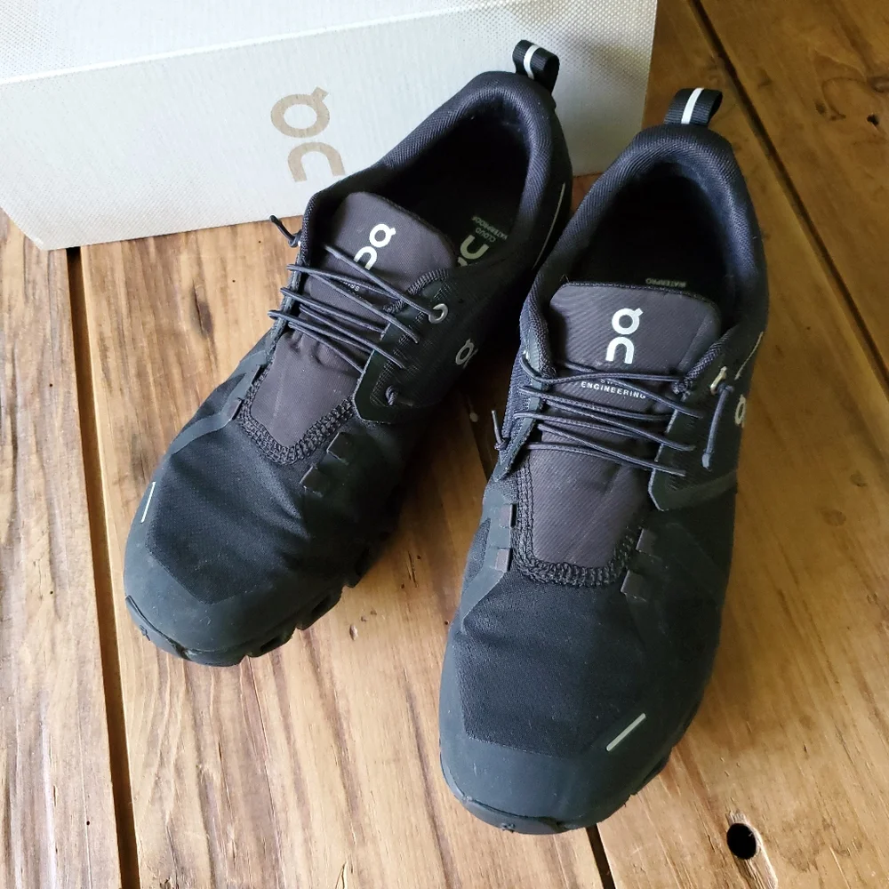 On Running Cloud 5 Waterproof all Black Men's Sneaker Size 8.5